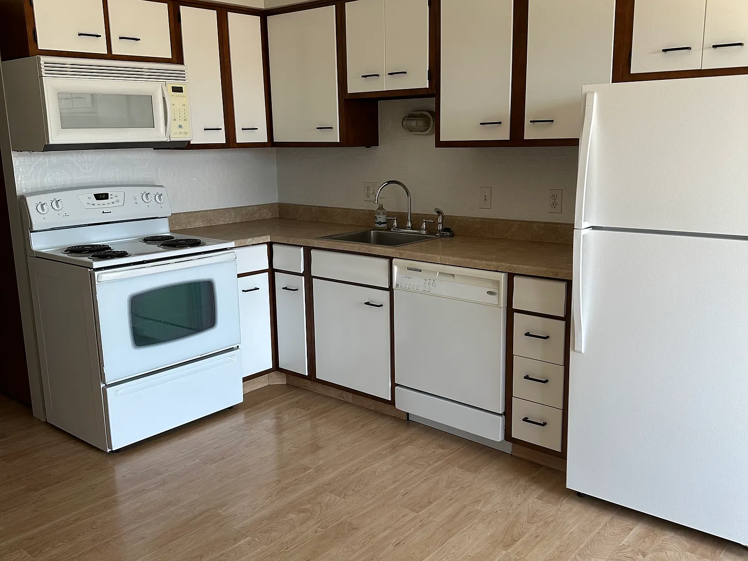 2 bed, 1.5 bath, 1200 sqft, $1,350 — Photo 3