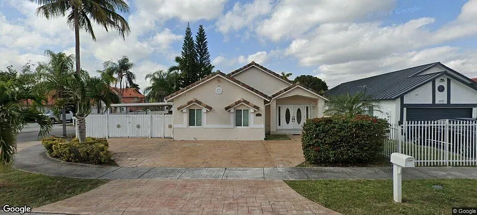 3 bed, 2.0 bath, 1920 sqft, $3,300 — Photo 1