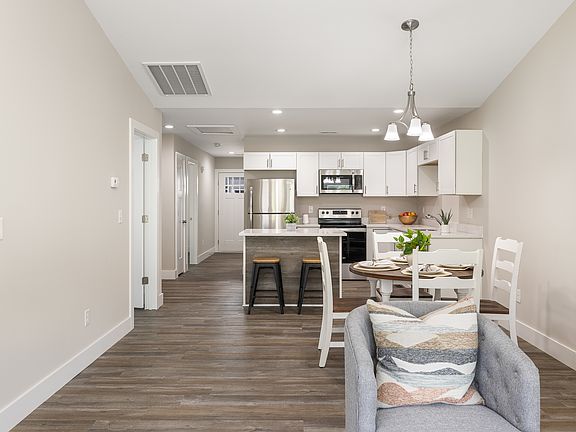 2nd image of 1051 Venice Blvd #B