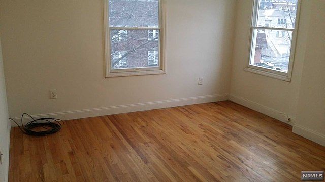 2nd image of 360 Gorge Rd Unit 2F