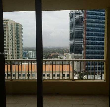 5th image of 170 SE 14th St APT 2806