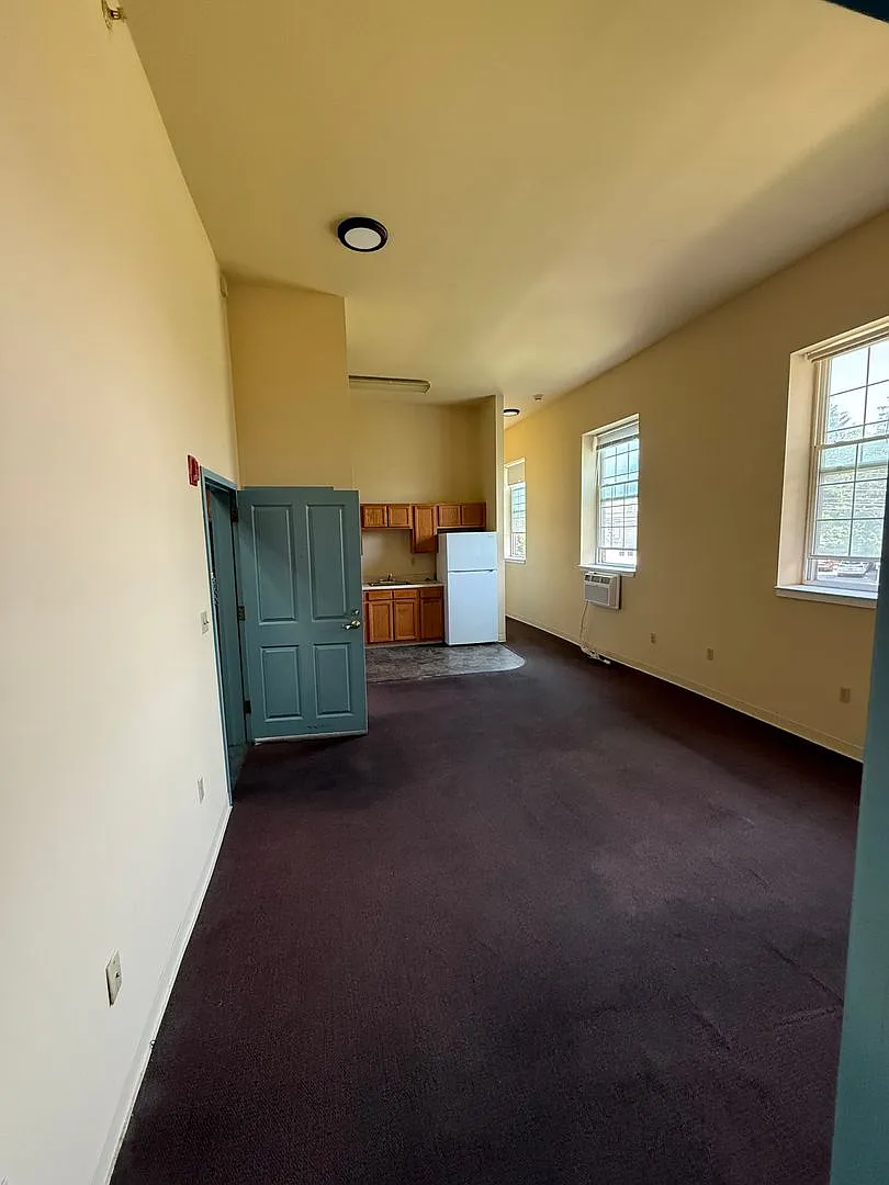 Spacious 2 Bedroom Apartment — Photo 4