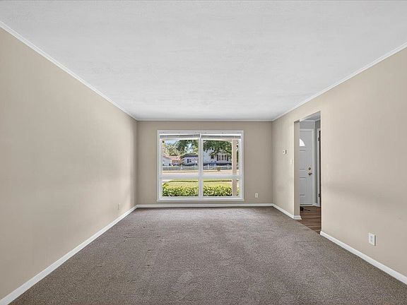 5th image of 3735 Highcrest Rd