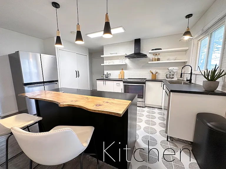 38300 Hixford Pl — Photo 3