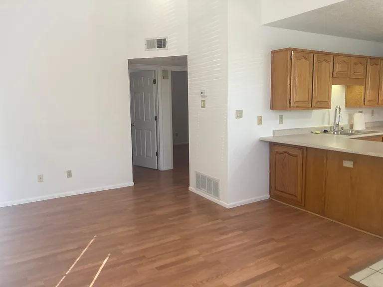 207 Princeton Dr SE #D — Photo 5