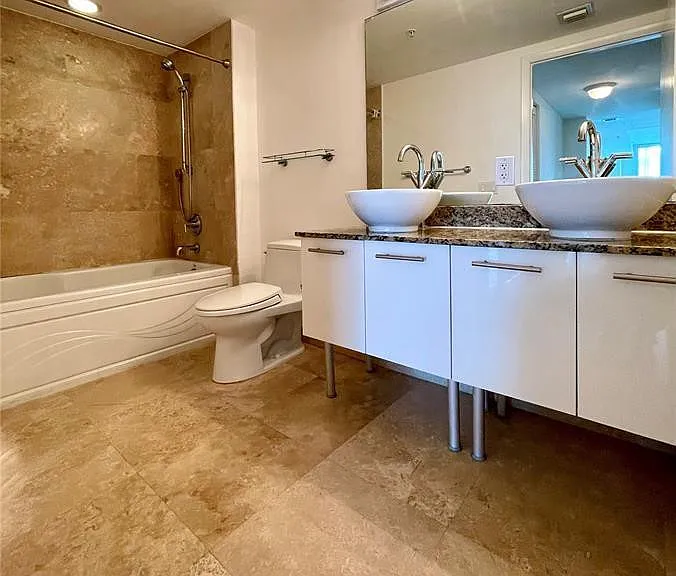 41 SE 5th St #1615 — Photo 3