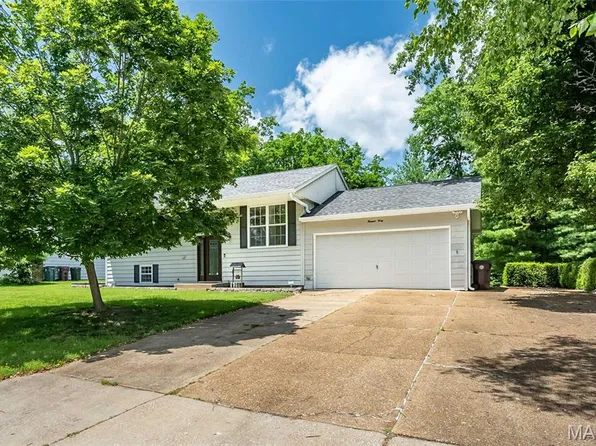 1440 Riverside Dr, Fenton, MO 63026