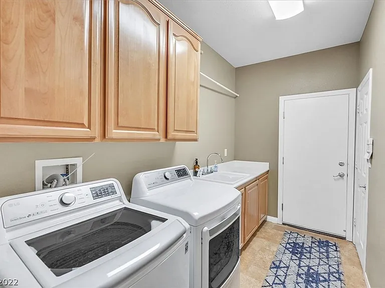 11077 Turlington Ln — Photo 10