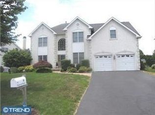 9 Dogwood Rd, Moorestown, NJ 08057