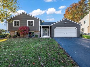 11 Cindy Ln, Rochester, NY 14626
