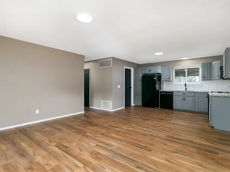 1215 Pamela Dr — Photo 9