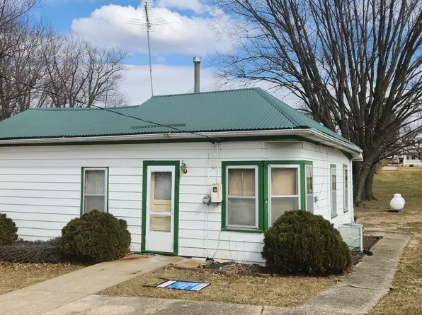 413 Franklin St, Colesburg, IA 52035