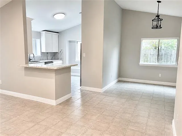 4 bed, 2.0 bath, 1900 sqft, $2,400 — Photo 4