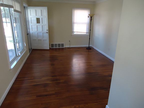 5th image of 11356 Farley Ave
