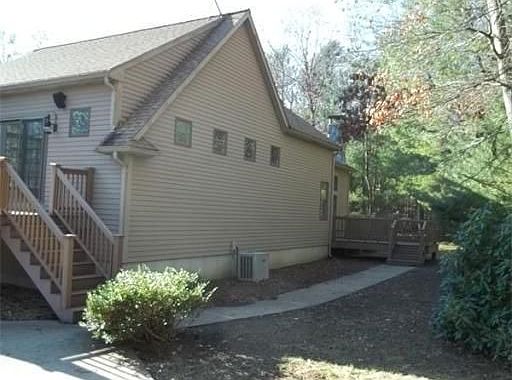 3rd image of 19 Deerfield Dr