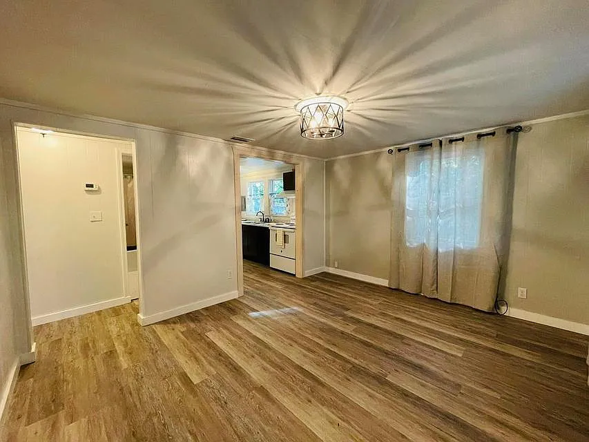 2 bed, 1.0 bath, 936 sqft, $1,200 — Photo 4