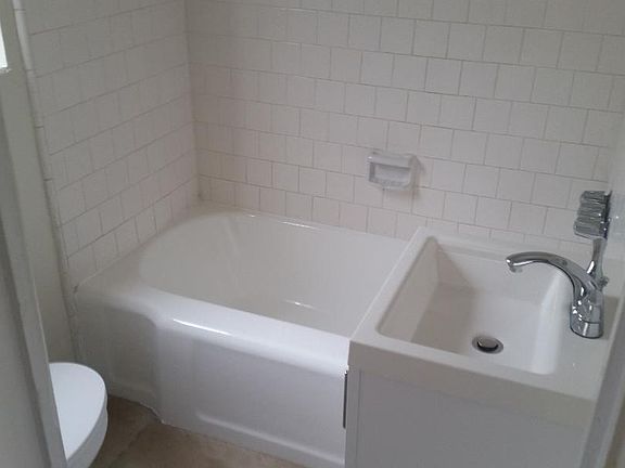 5th image of 5011 Auburn Dr #B
