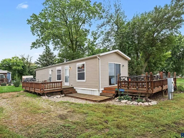 6402 Fischer Pl #C17, Wentworth, SD 57075