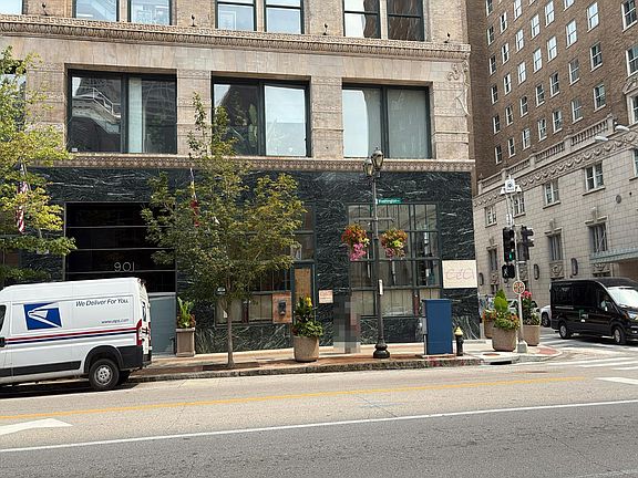 3rd image of 901 Washington Ave Unit 206