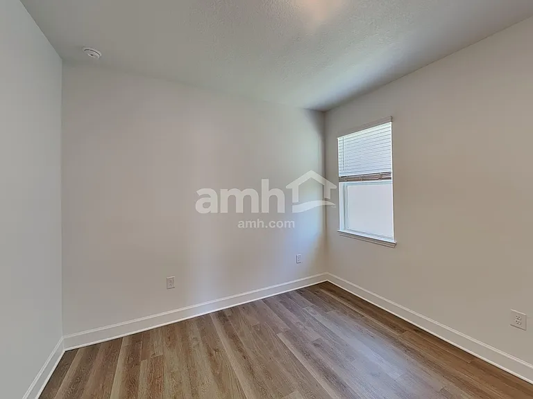 3319 Muscatine Ave — Photo 14
