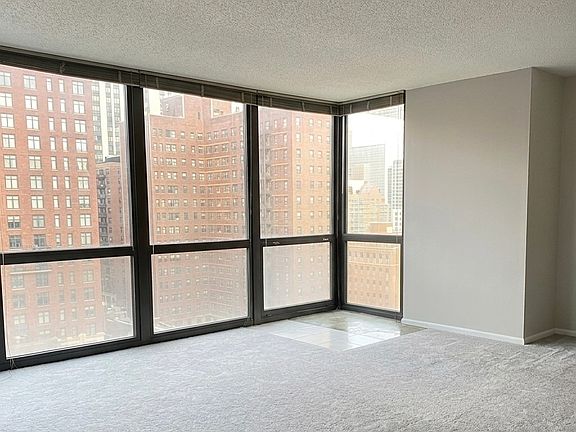 4th image of 1122 N Clark St APT 1607