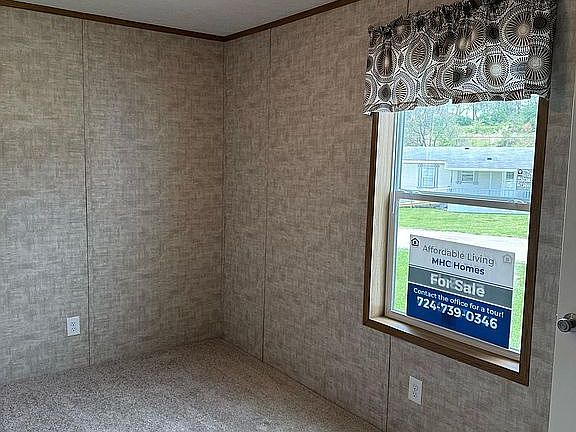 5th image of 377 Elizabeth Way