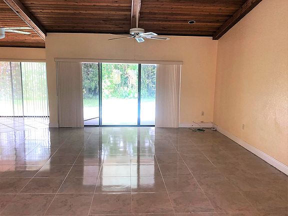 3rd image of 670 E Plantation Cir