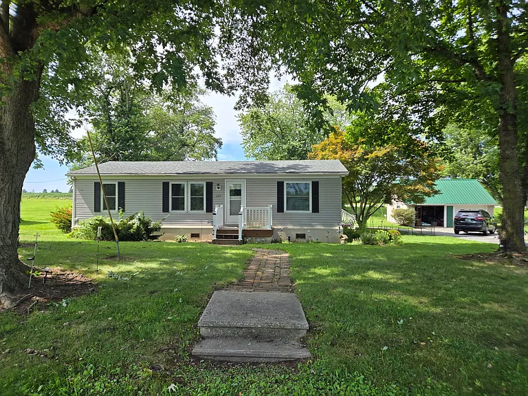 125 Old Crystal Beach Rd — Photo 2