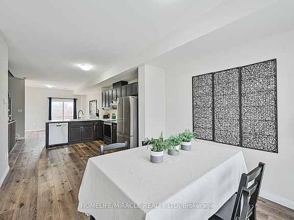 4th image of 720 Grey St #34