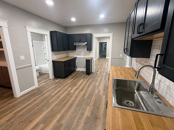 4th image of 3138 Seymour Ave