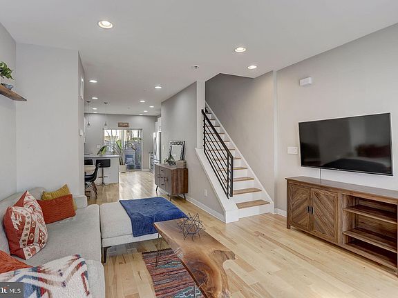 4th image of 1827 Latona St