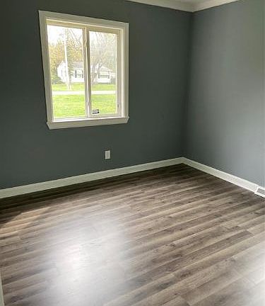 4th image of 1367 Ives Ave