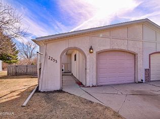 2253 Springbrook Ct, Grand Forks, ND 58201