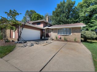 6860 Donna Rae Dr, Seven Hills, OH 44131