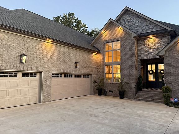 4th image of 1030 Founders Ln