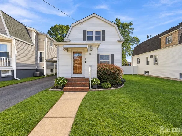 32 3rd St, Fords, NJ 08863