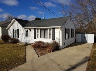 828 Monroe Dr, Freeport, IL 61032