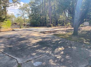 11 E Millaway Dr, Pine Bluff, AR 71602