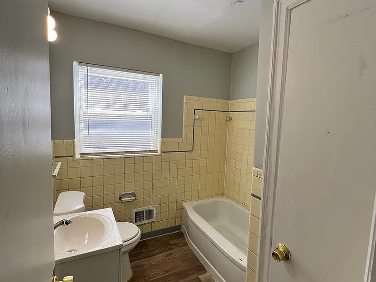 1640 Anita Pl — Photo 10