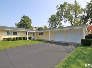 1504 Bobolink Dr, Washington, IL 61571