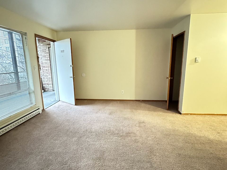 1st image of 4120 11th Ave NE APT 202