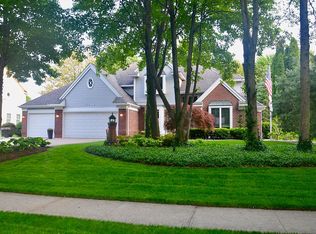 2716 Colony Dr, Midland, MI 48642