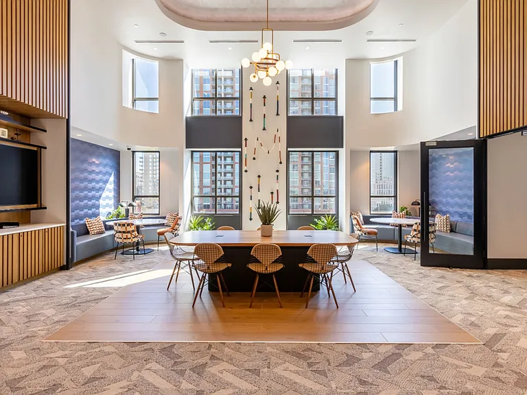 Momentum Midtown — Photo 21