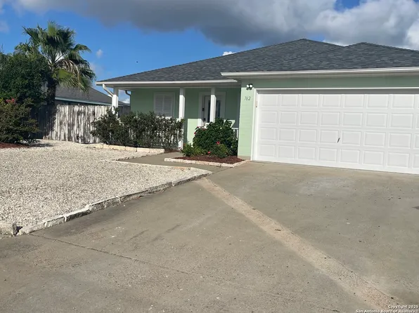 762 S Bay, Aransas Pass, TX 78336