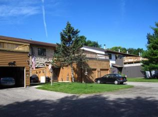 1881 Pinehurst Ct, Waterloo, IA 50701