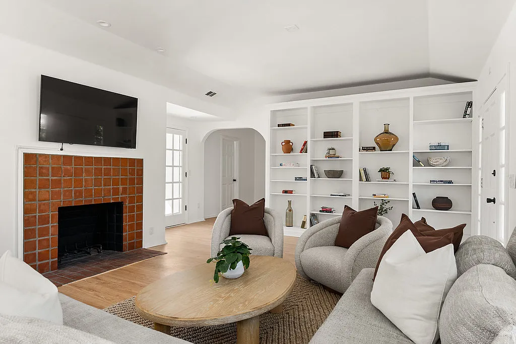 2 bed, 1272 sqft, $7,250 — Photo 1