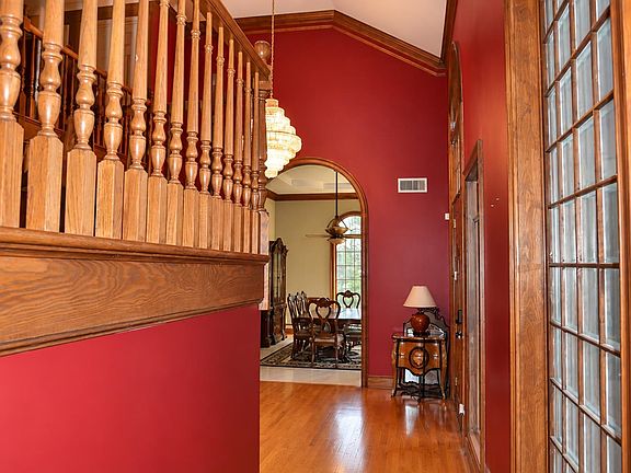 5th image of 470 Walnut Point Cv