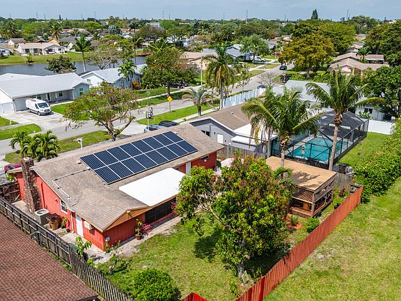 4th image of 1342 SW 25th Avenue