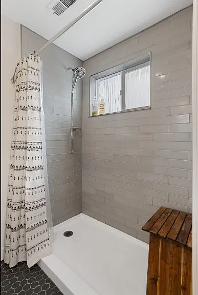3908 E 30th Ave — Photo 5