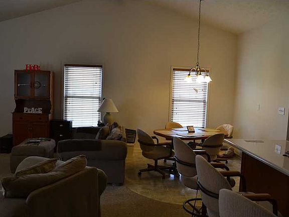 4th image of 2409 Lakeview Dr